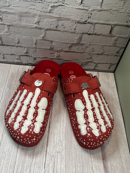 OCTAVIOUS MARKS RED PEARL UNISEX CLOG: 3/4 main image 10